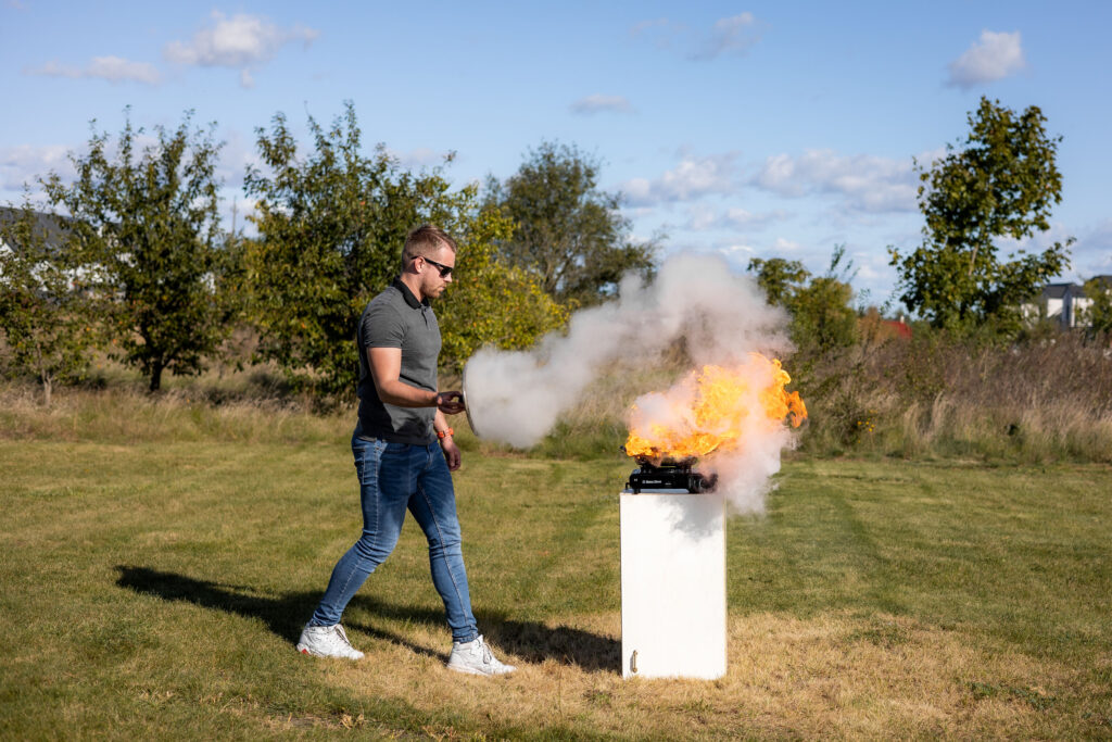 Zapłon oleju.
Pierwsza pomoc w szkole